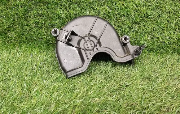 Volkswagen Jetta VI Timing belt guard (cover) 04C109121C