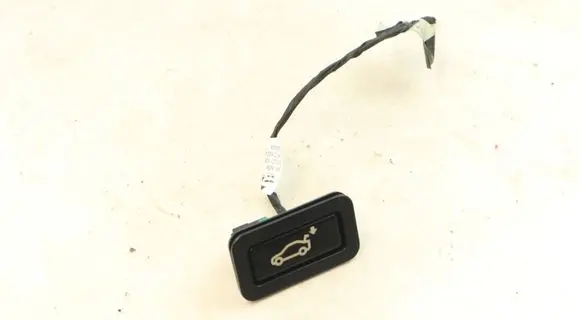 BMW 5 E60 E61 Tailgate/boot open switch button 8375580