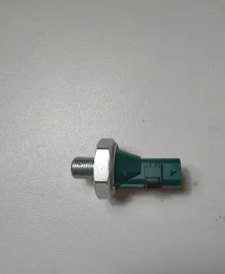 Volkswagen Golf VII Oil pressure sensor 06L919081
