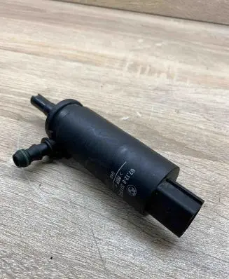 BMW 5 E39 Headlight washer pump 8377613