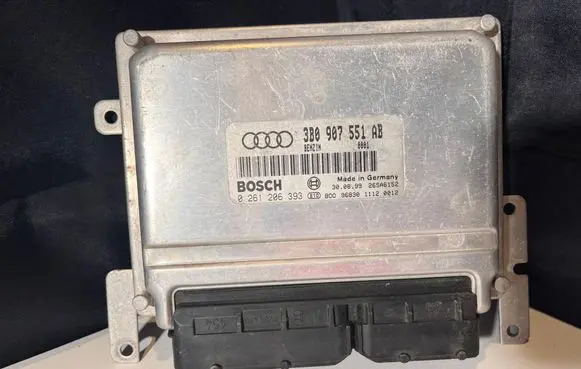 Audi A8 S8 D2 4D Engine control unit/module 3B0907551AB 0261206393