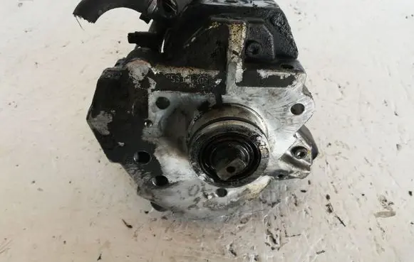 Volvo S60 Fuel injection high pressure pump 0445010043 8689590