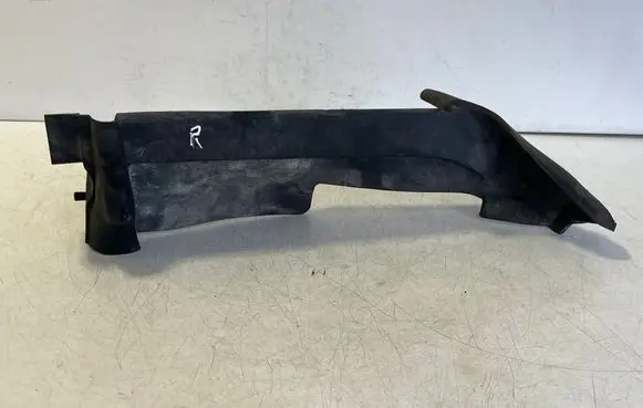Audi Q7 4M Fender end trim 4M0821170B