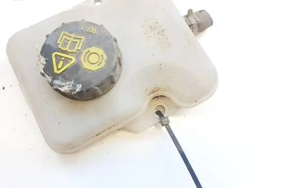 Mazda 5 Brake fluid reservoir c23643550 k1000