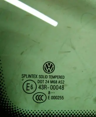 Volkswagen Touran I Front triangle window/glass 1T0845412