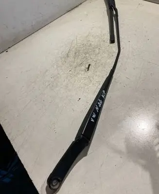 Volkswagen Touran I Front wiper blade arm