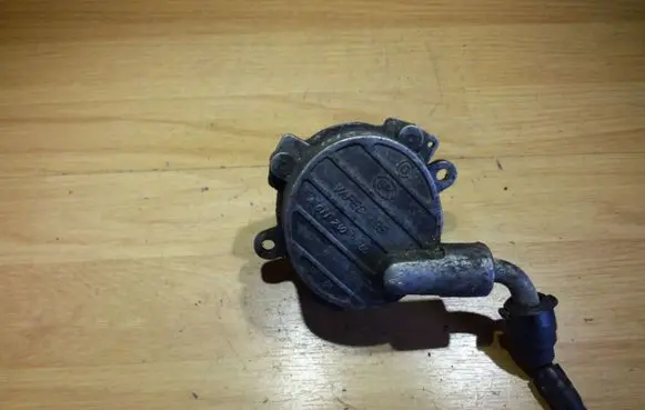 Mercedes-Benz C W203 Vacuum pump A6112300065