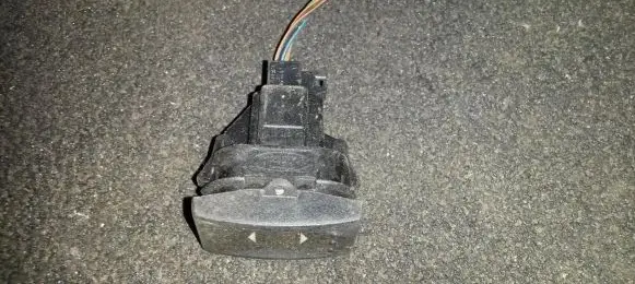 Ford Mondeo Mk III Electric window control switch 1s7t14529ab k808x