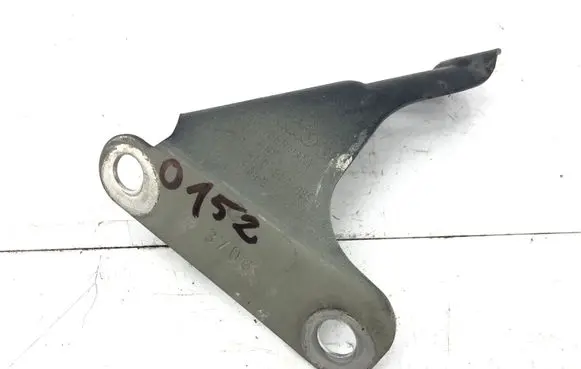 Fender mounting bracket