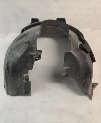 Front wheel arch liner splash guards