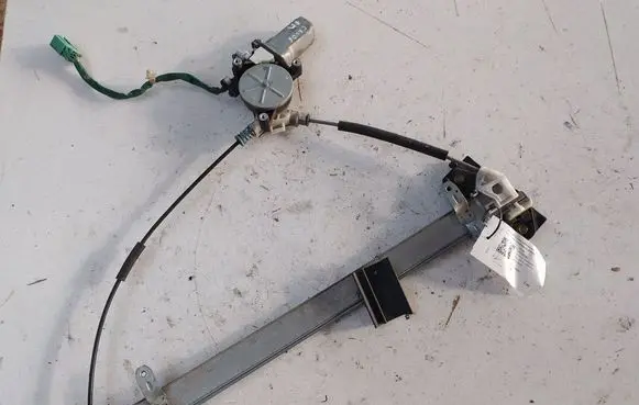 Honda CR-V Front door window regulator with motor