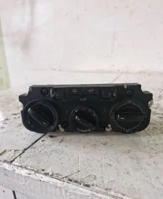 Volkswagen PASSAT B6 Climate control unit