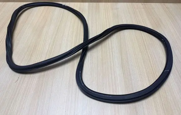 Audi A4 S4 B9 8W Front door rubber seal 8W0831721B