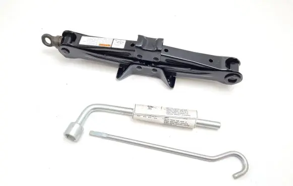 Suzuki Kizashi Tool set 