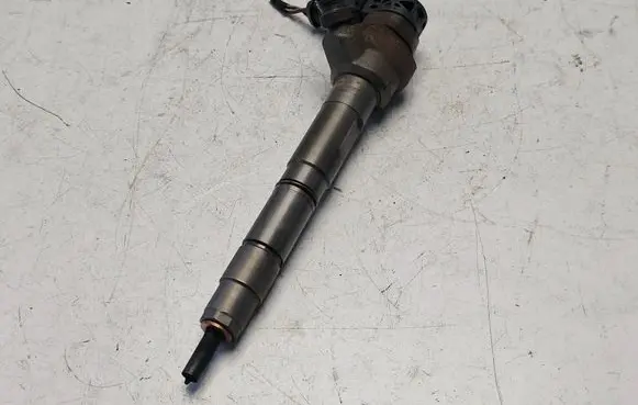 Volkswagen PASSAT B7 Fuel injector 03L130277J