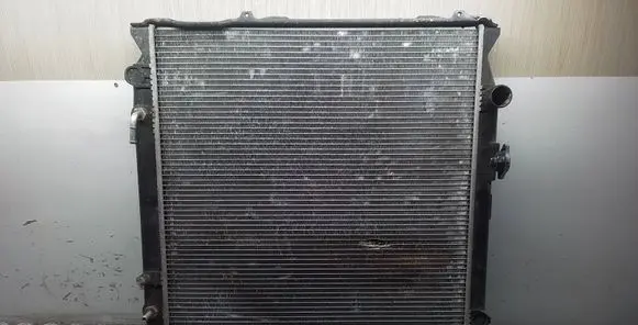 Toyota Land Cruiser (HDJ90) Coolant radiator