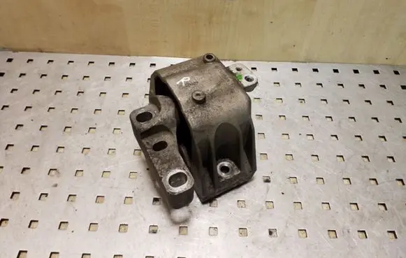 Volkswagen Golf IV Engine mount bracket 1J0199262BF