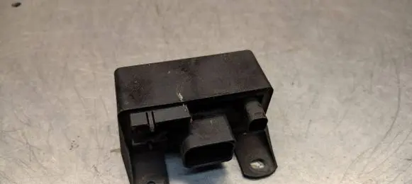 Mercedes-Benz E W211 Glow plug pre-heat relay 0255452832