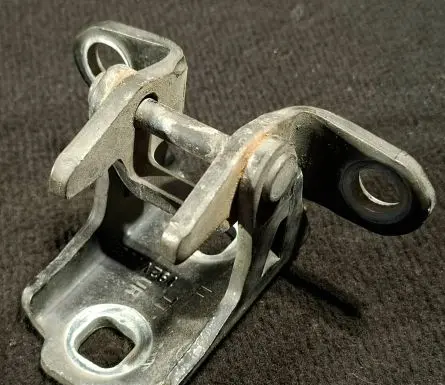 Saab 9-3 Ver1 Front door lower hinge 192VJD2E
