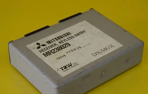 Mitsubishi Carisma Door central lock control unit/module MR238029