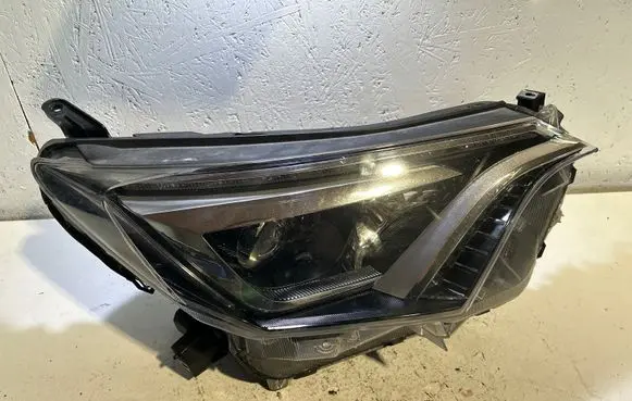 Toyota RAV 4 (XA40) Headlight/headlamp
