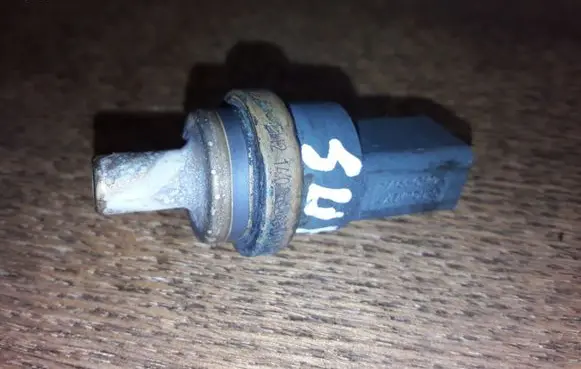 Volkswagen Golf V Coolant temperature sensor 06A919501A