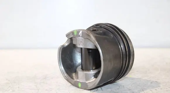 Volkswagen Caddy Piston 7901G