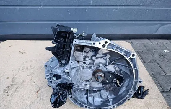 Peugeot 208 I Manual 5 speed gearbox 20A701
