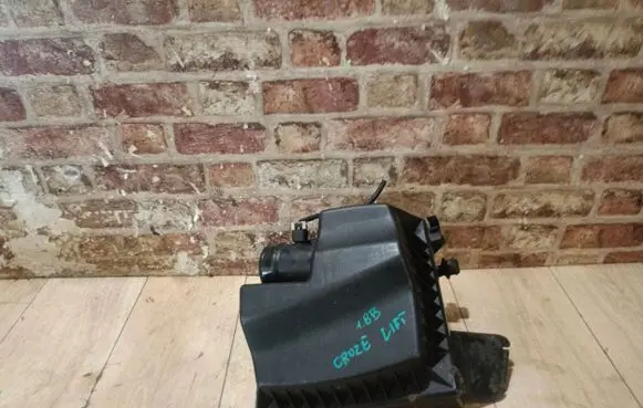 Chevrolet Cruze Air filter box cover 