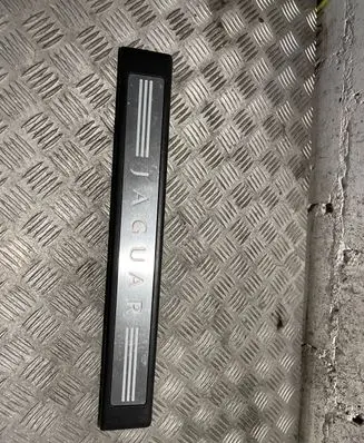Jaguar XF X250 Front sill trim cover 8X2313201AF