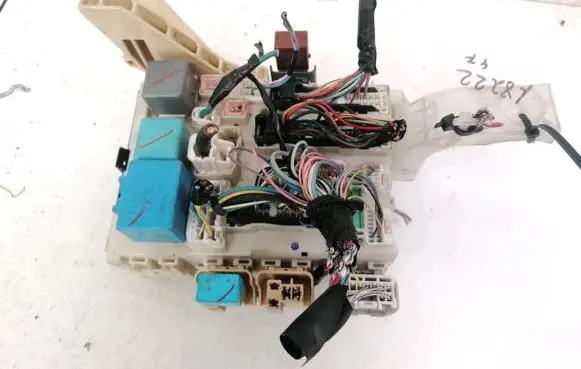 Toyota Yaris Fuse box set 8273052321 82730-52321