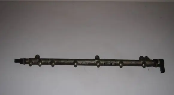 Mercedes-Benz E W211 Fuel main line pipe A6130700195 0445216007