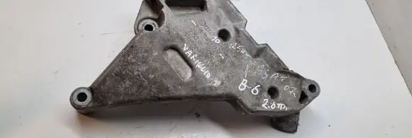 Volkswagen PASSAT B6 Engine mounting bracket 03G199207E