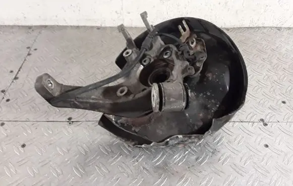 Audi A8 S8 D3 4E Rear wheel hub 4E0615611