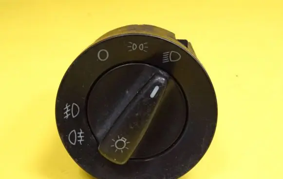 Volkswagen Golf IV Light switch 1C0941531A