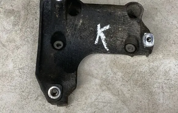 BMW 3 E90 E91 A/C compressor mount bracket 7505980 1021715