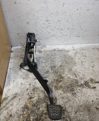Toyota Avensis T250 Brake pedal