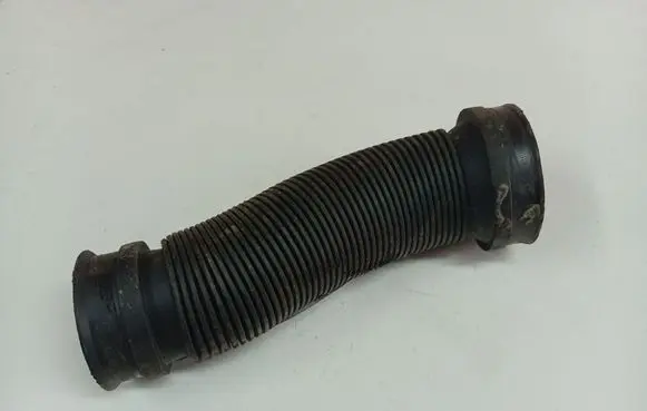 Opel Astra H Air intake hose/pipe 13106267