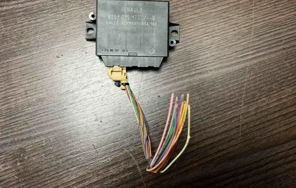 Renault Master III Parking PDC control unit/module 8201015177