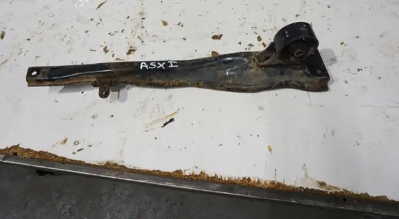 Mitsubishi ASX Engine mounting bracket