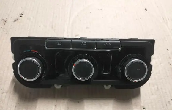 Volkswagen PASSAT B7 Climate control unit 5HB009751