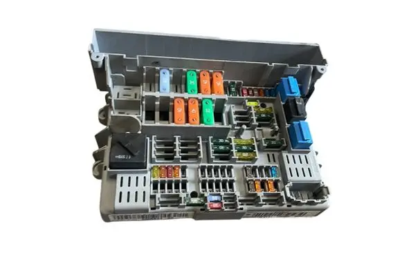 BMW 1 E81 E87 Fuse module 6906621 90110269