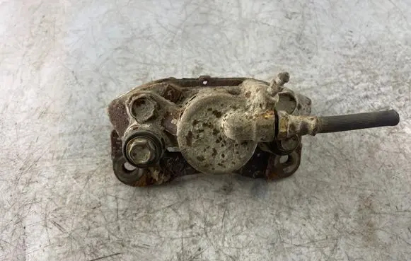 Mitsubishi Pajero Sport I Rear brake caliper
