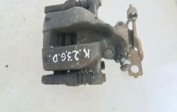 Toyota Avensis T270 Rear brake caliper