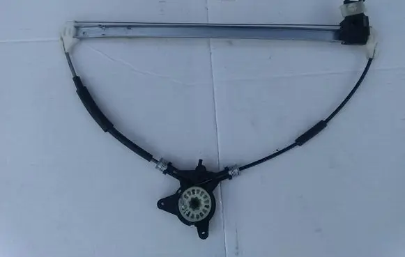 Mazda 3 I Rear window lifting mechanism without motor