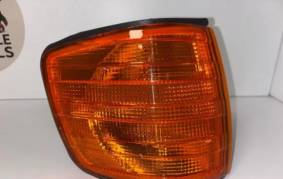 Mercedes-Benz 380 560SEC C126 Front indicator light 