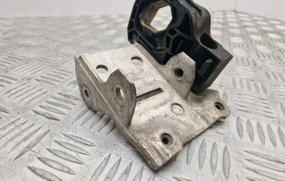 Radiator mount bracket