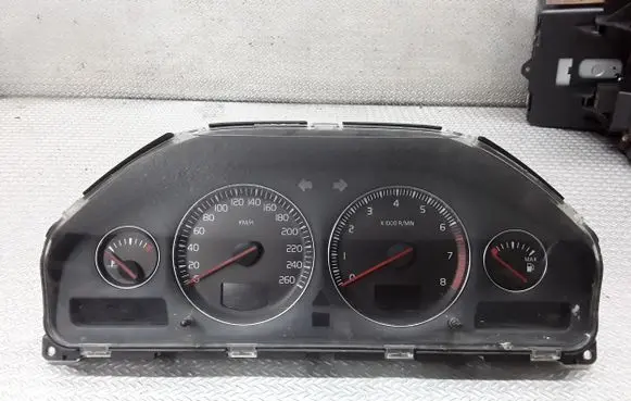 Volvo V70 Speedometer (instrument cluster) 30682272