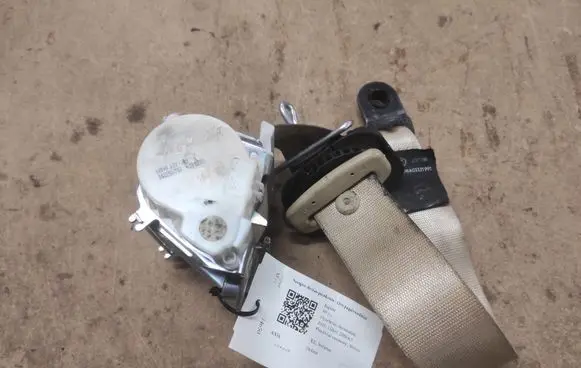 Jaguar XF Front seatbelt 8X23F611B09 34031162