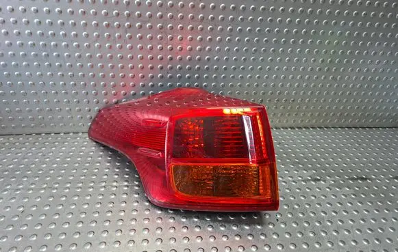 Toyota RAV 4 (XA40) Rear/tail lights S27725393